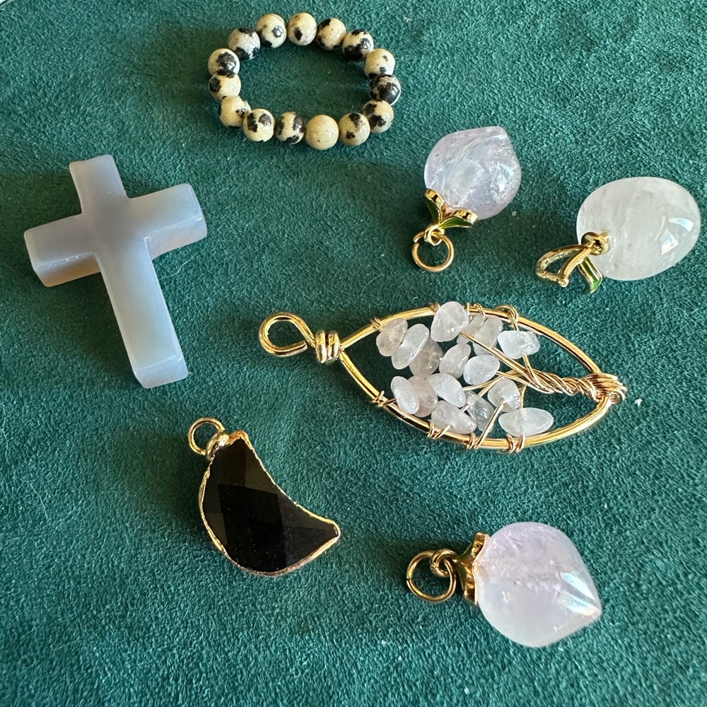 Set of 7 pieces. Agate, Rose Quartz, Obsidian, and Dalmatian Jasper.  Natural